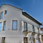 Holiday Studio Near The Beach, Playground דירה